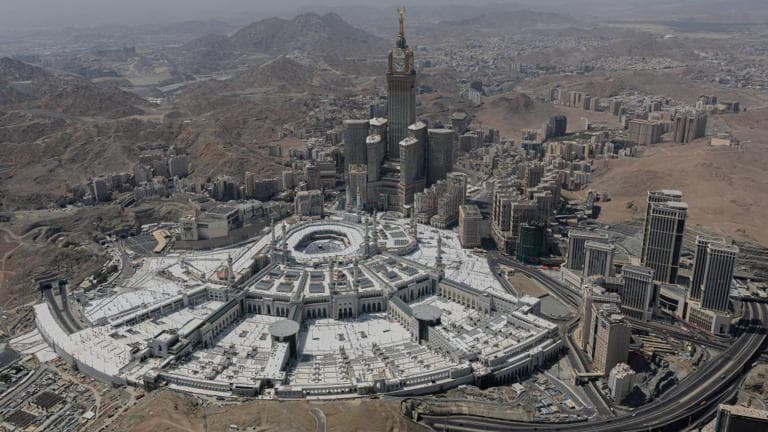 Overhead view of the Grand Mosque in Mecca, Saudi Arabia, amid reports of a Houthi drone interception near the holy city.
